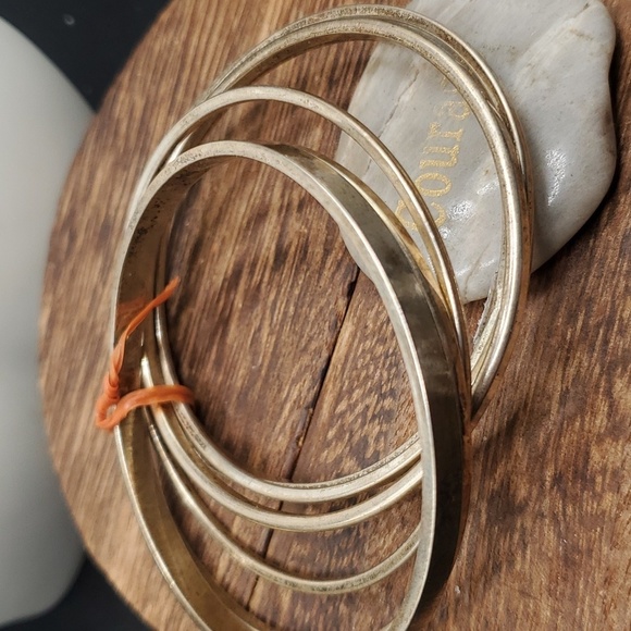 B3113 stack of multiple size bangles - Picture 2 of 3